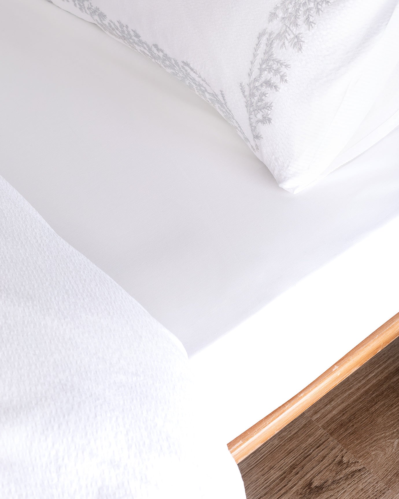 Linda King Size Duvet Cover Set - Embroidered Washed Seersucker - Madame Coco JO