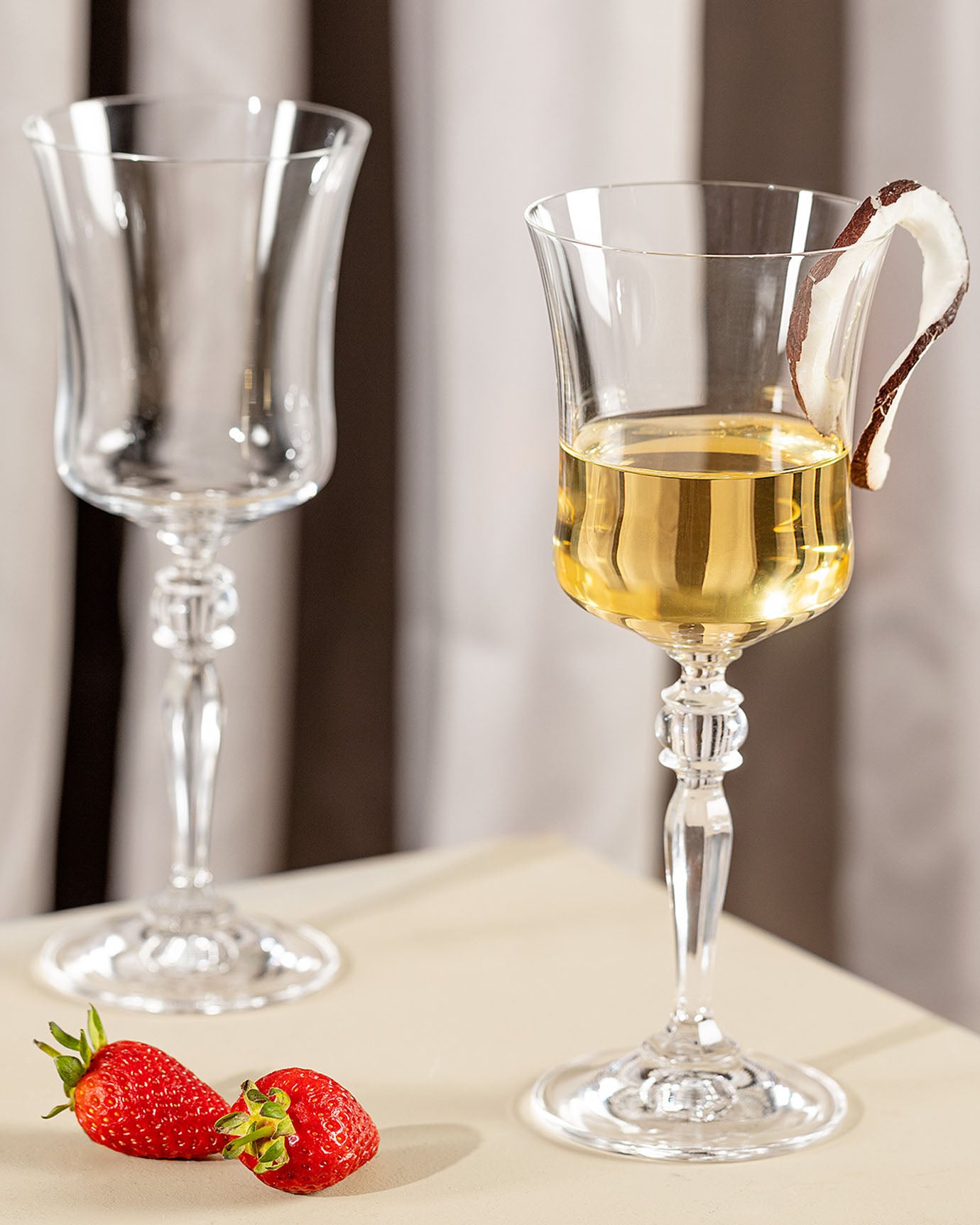 Grace 6-piece Crystal Wine Glass Set - Madame Coco JO