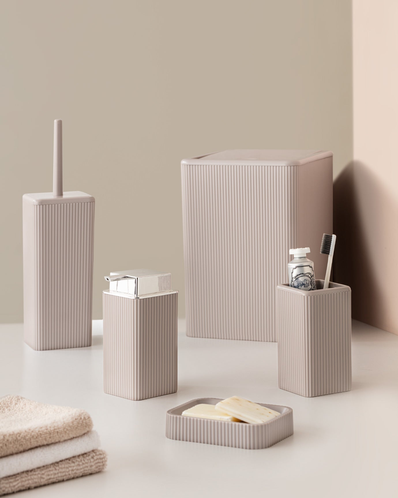 Kelly 5pcs Bathroom Set - Madame Coco JO