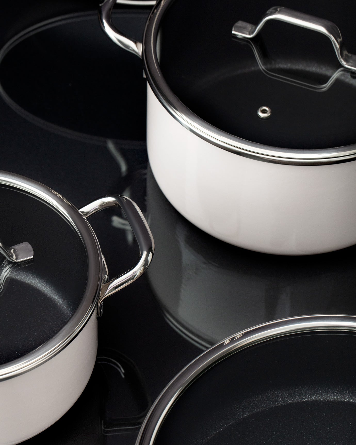 Titanium Enamelled Cookware Set - Madame Coco JO