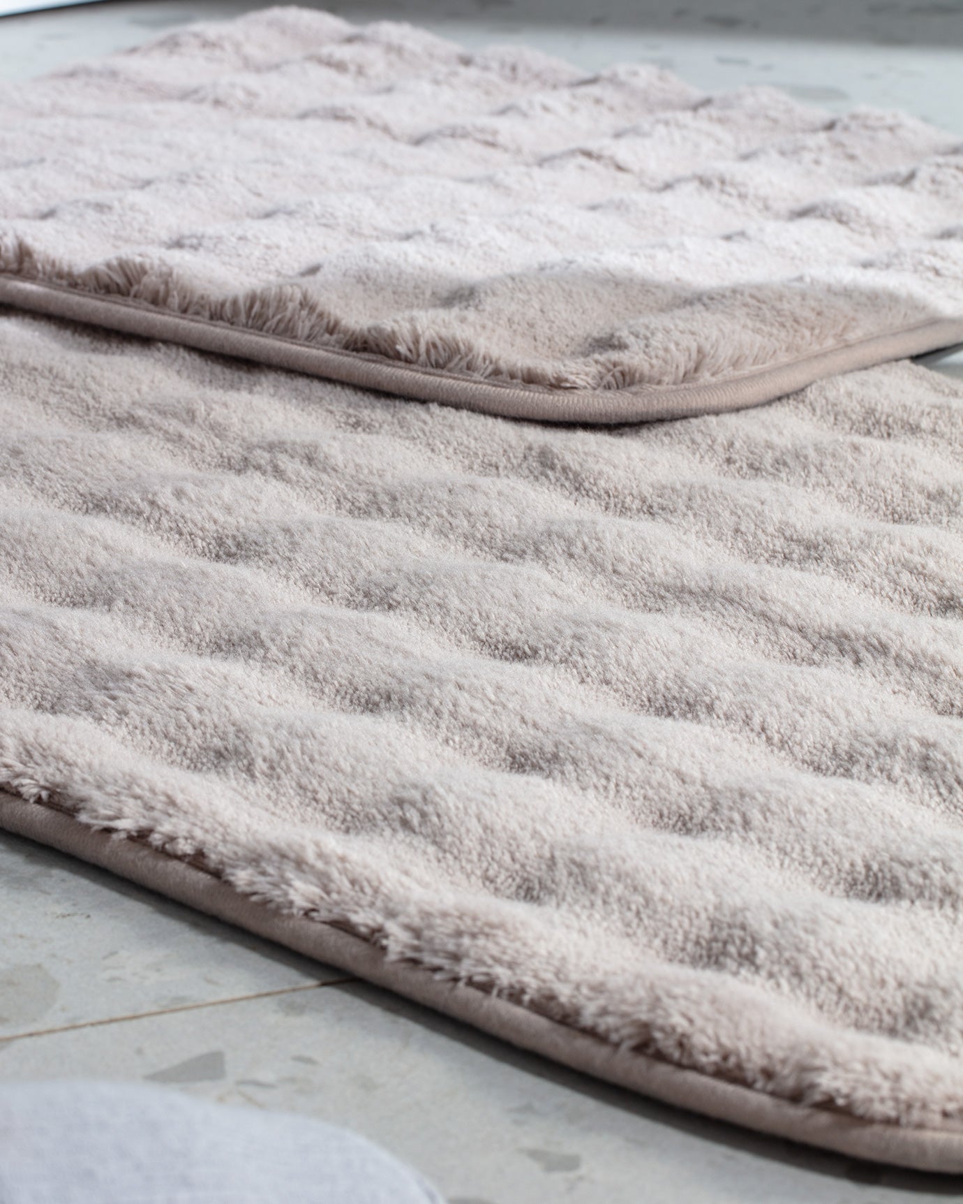 Reflet Bubble 2-piece Bath Mat - Madame Coco JO