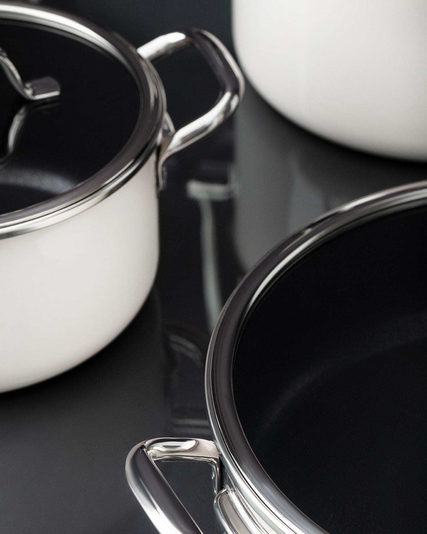 Titanium Enamelled Cookware Set - Madame Coco JO