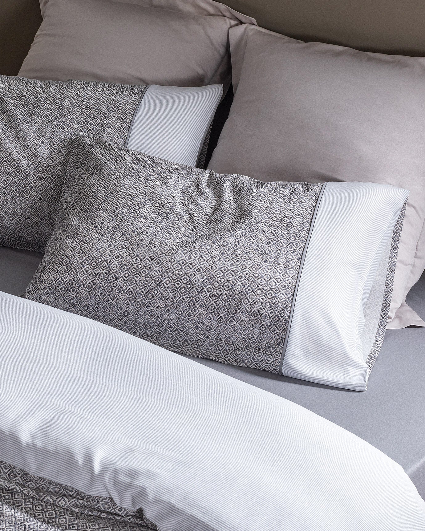 Diane Duvet Cover Set -coco Crep Patterned - Madame Coco JO