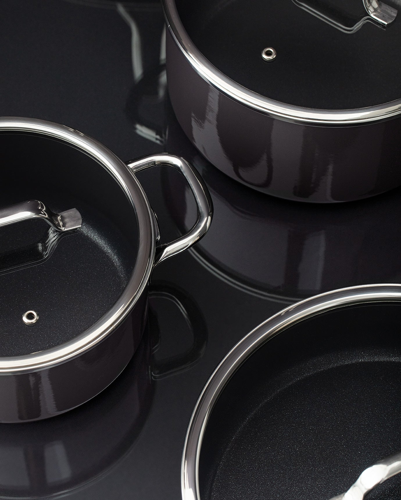 Titanium Enamelled Cookware Set - Madame Coco JO