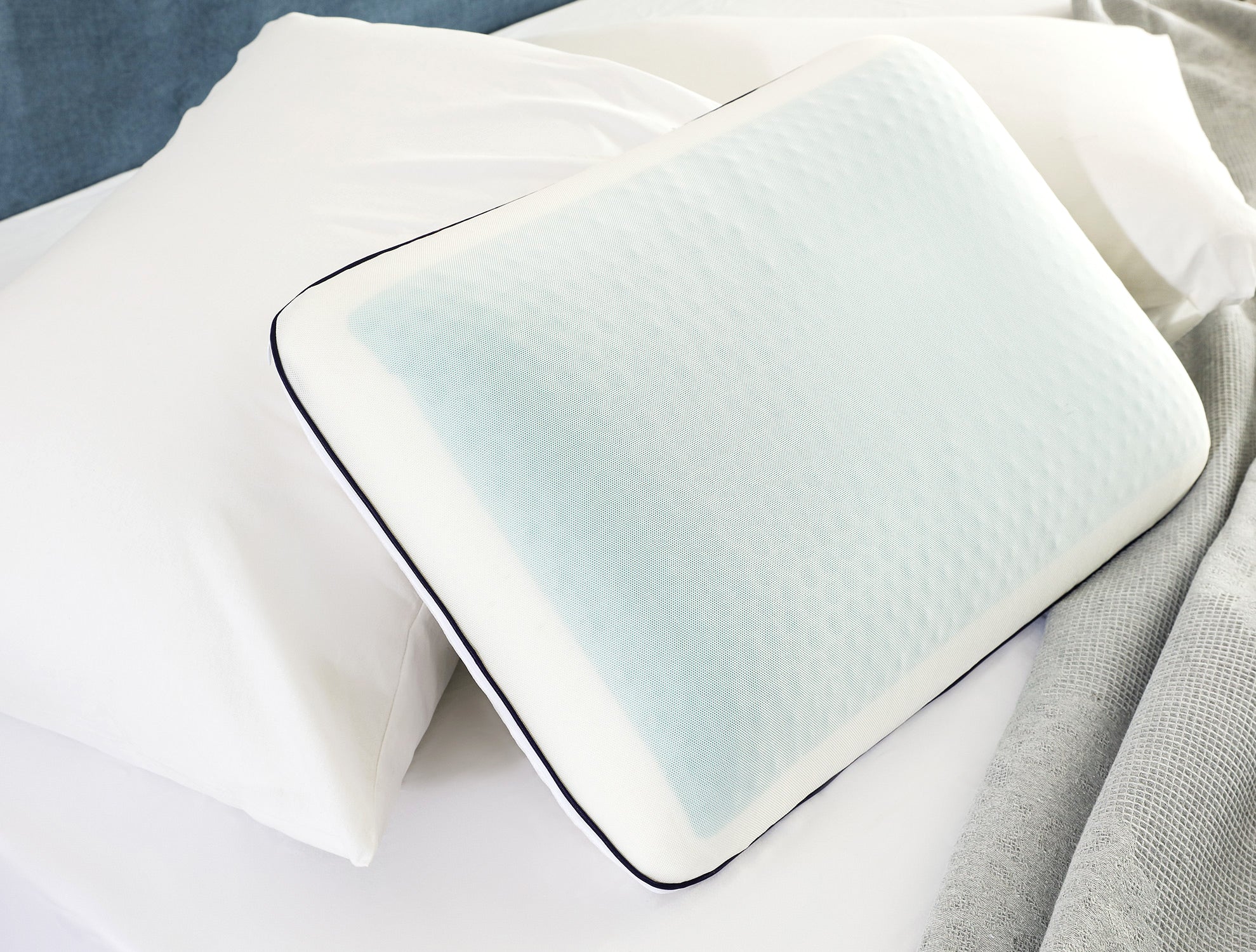 Fuchsia Visco Gel Cooling Pillow - Madame Coco JO