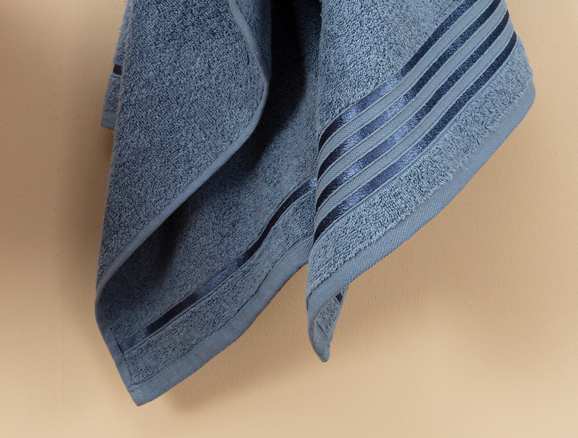Maynor Flouche Bath Towel - Madame Coco JO