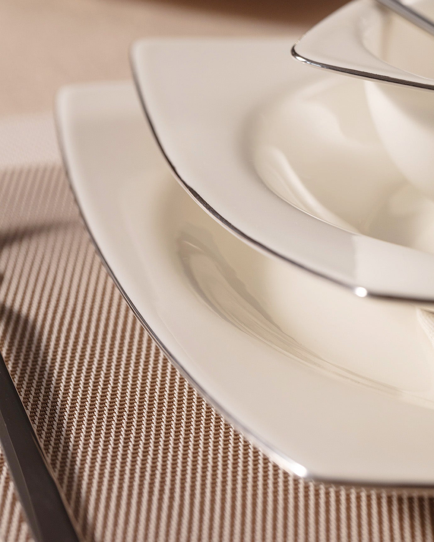 Ethan Dinner Set  24 Pcs - Madame Coco JO