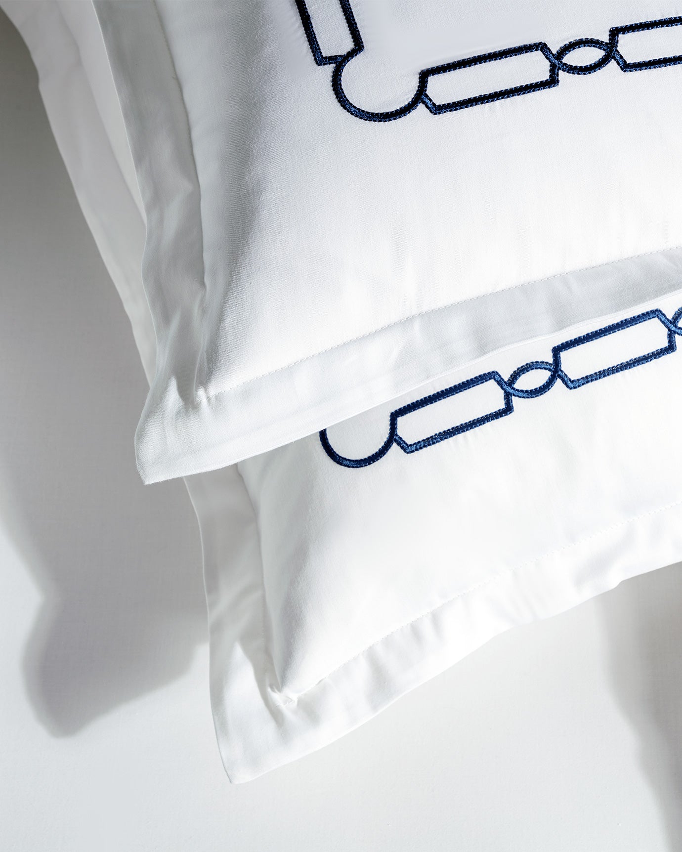 Lis King Size Duvet Cover Set - Embroidered - Satin - Madame Coco JO