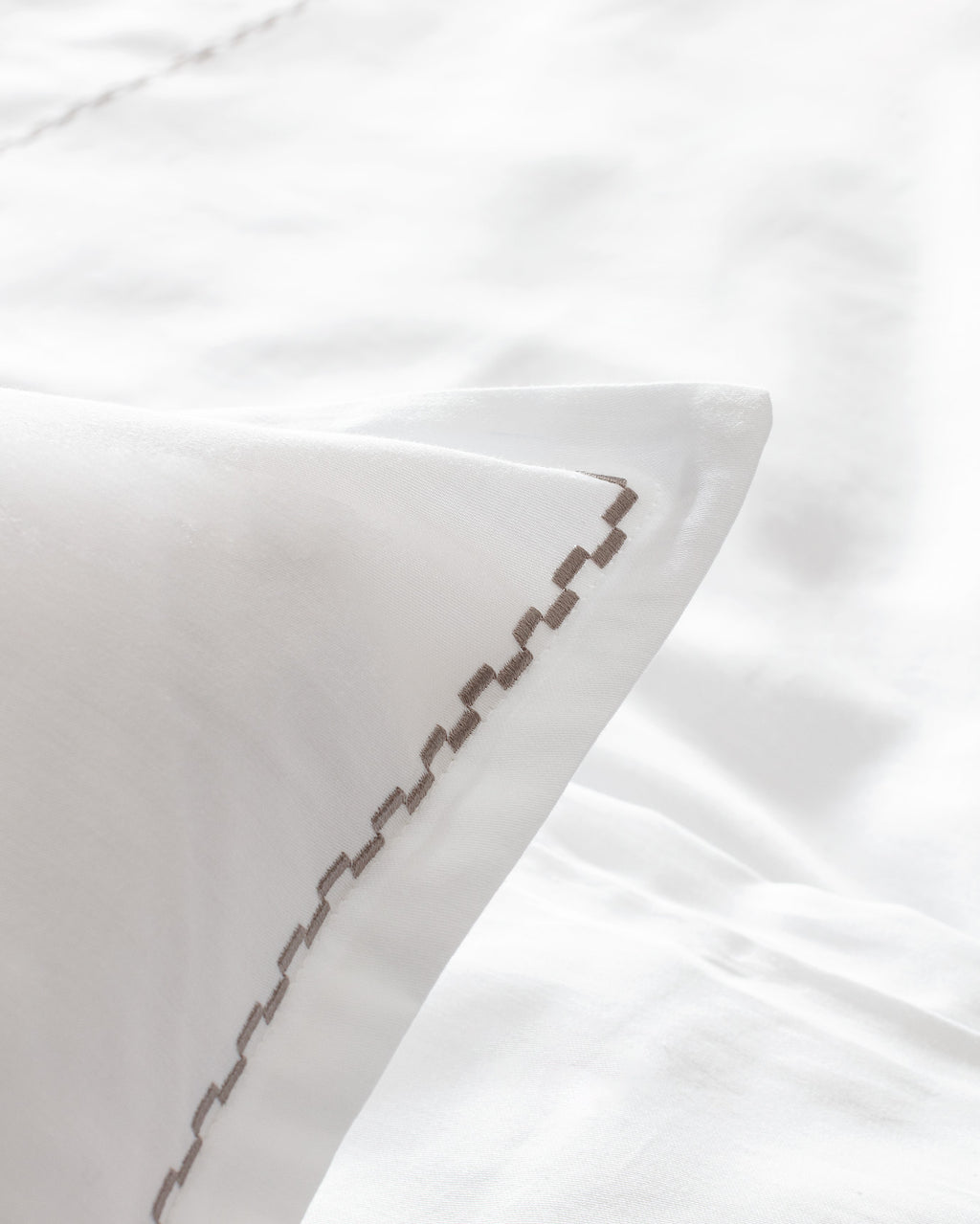 Laila Duvet Cover Set - Embroidered - Satin - Madame Coco JO