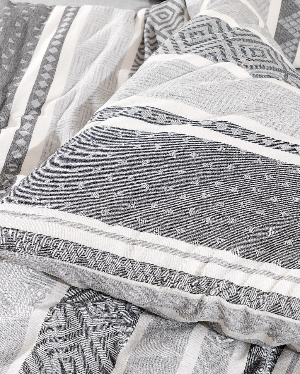Semnoz King Size Jacquard Duvet Cover Set - Madame Coco JO