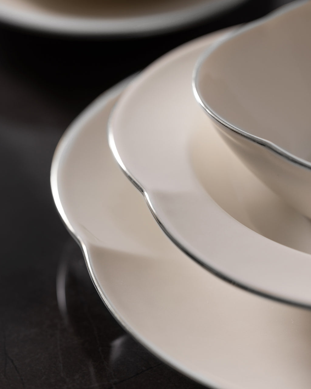 Perle 28 Piece Dinner Set Gold/platinum - Madame Coco JO