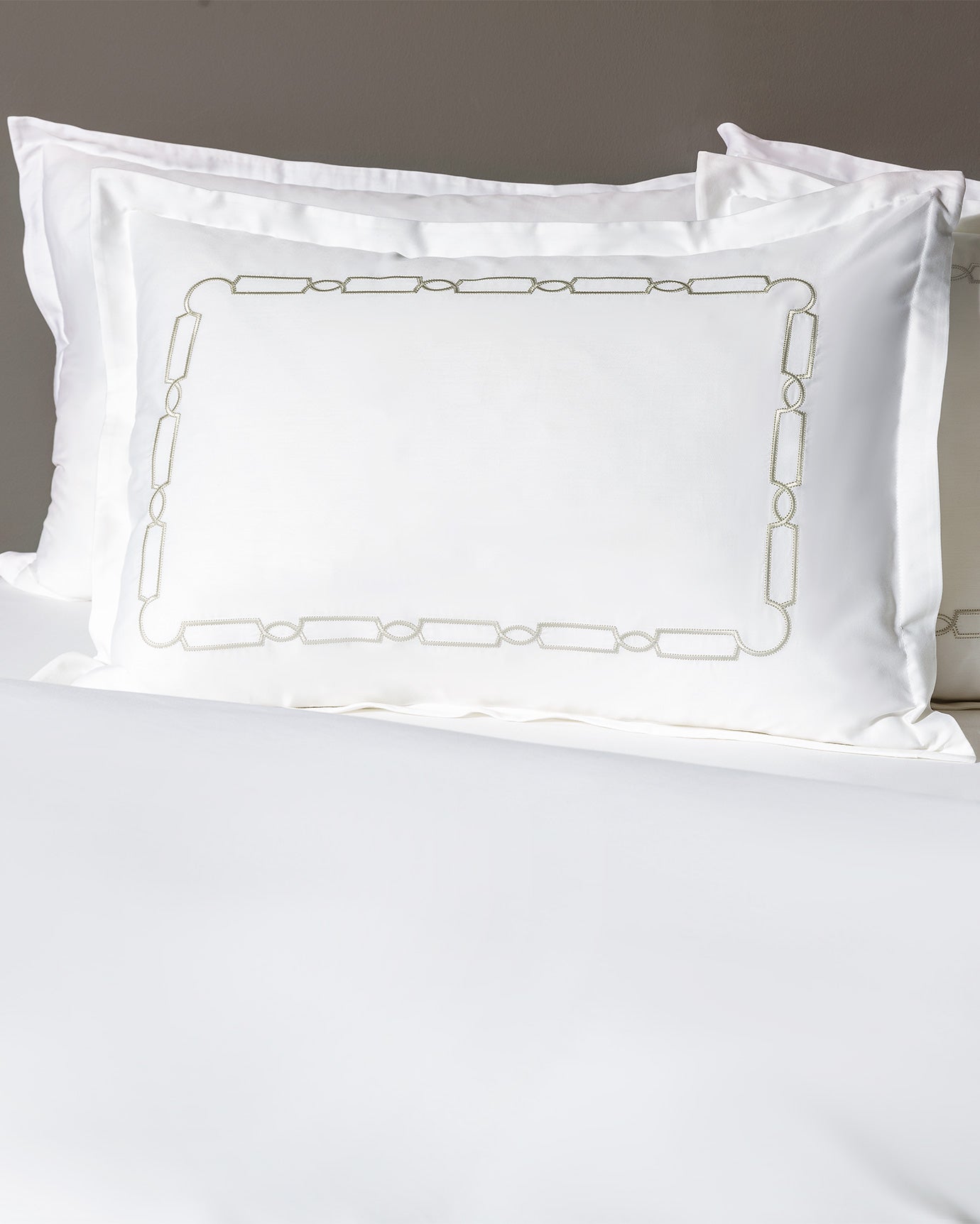 Lis King Size Duvet Cover Set - Embroidered - Satin - Madame Coco JO