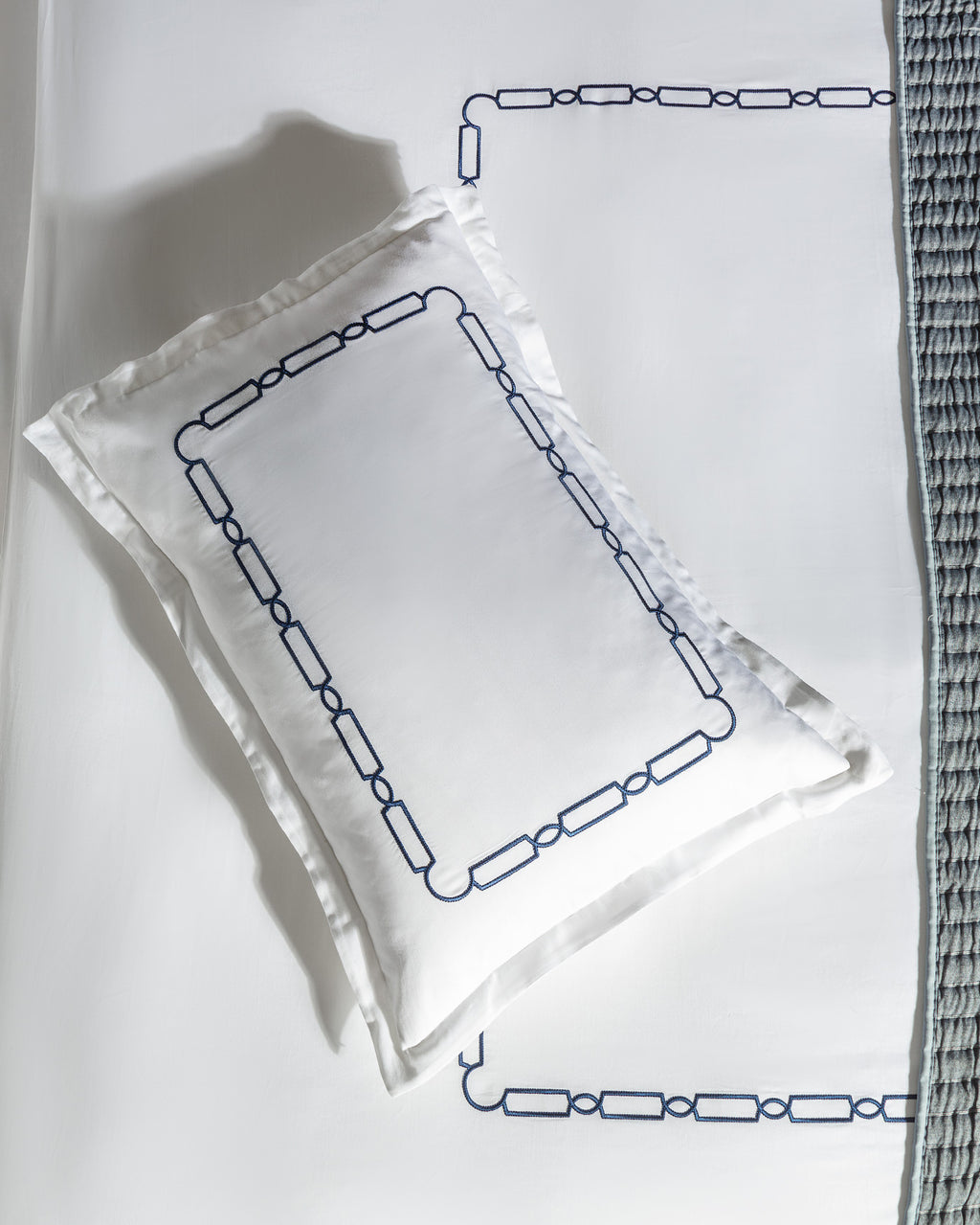 Lis King Size Duvet Cover Set - Embroidered - Satin - Madame Coco JO