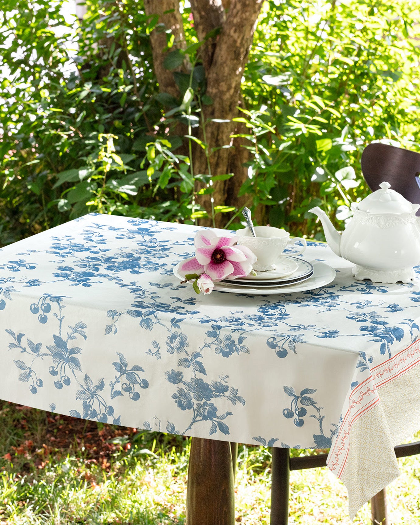 Laurette Disposable Tablecloth - Madame Coco JO
