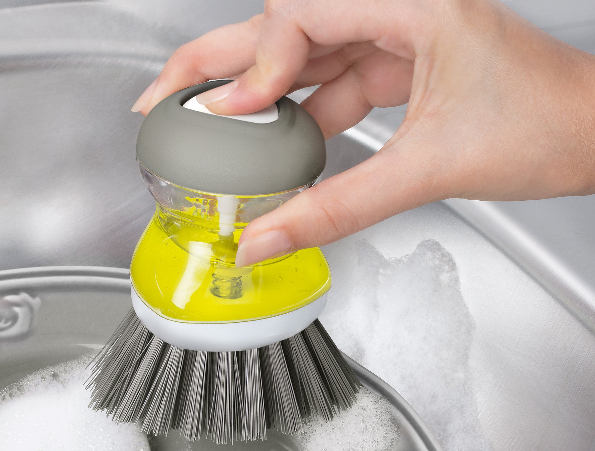Graque Brush With Detergent Compartment - Madame Coco JO