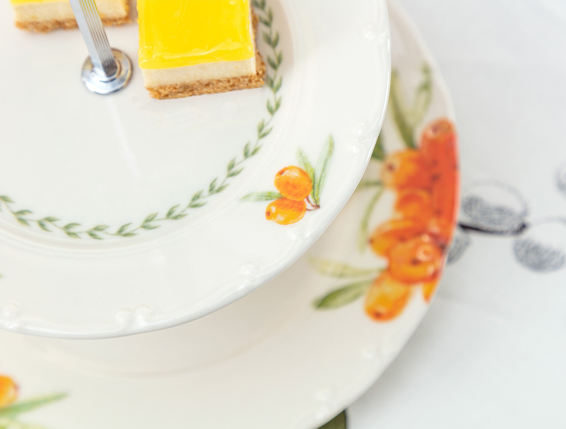 Eleagnus 2 Layer Cake Stand - Madame Coco JO