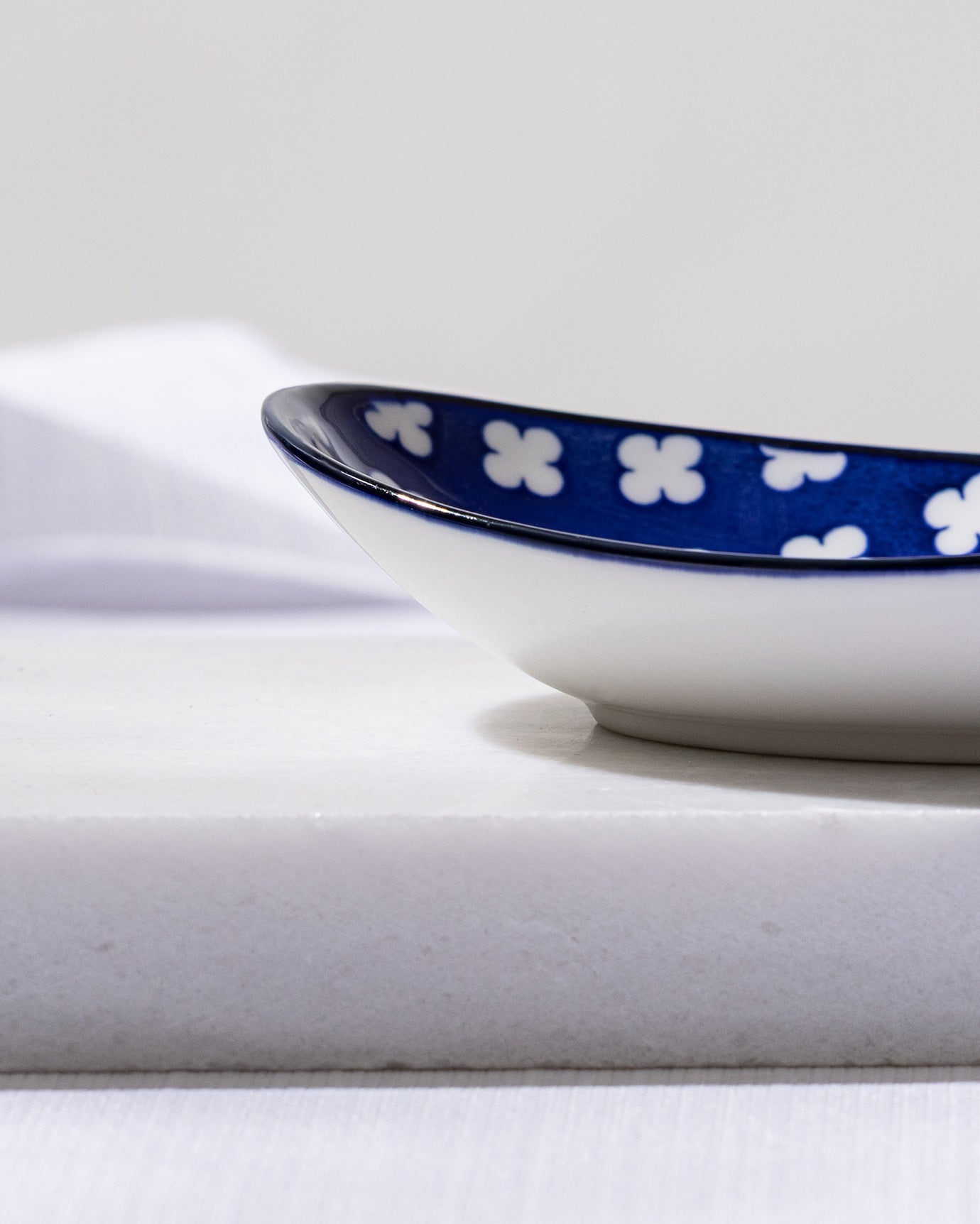 Reve Bleu Raye Oval Plate - Madame Coco JO