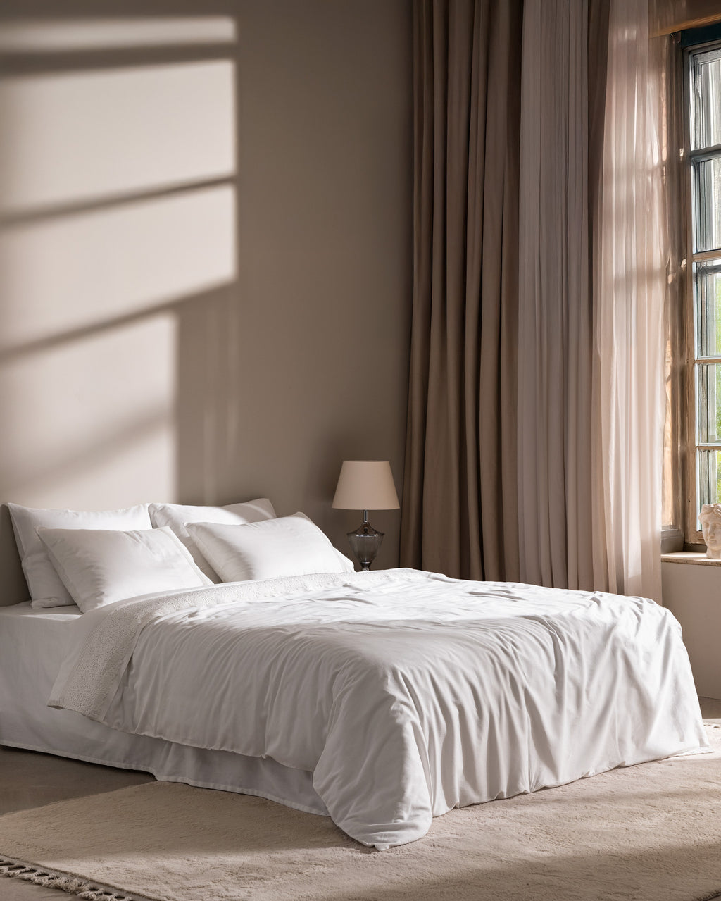Marion Kıng Sıze Embroıdery Satın Duvet Cover Set - Madame Coco JO