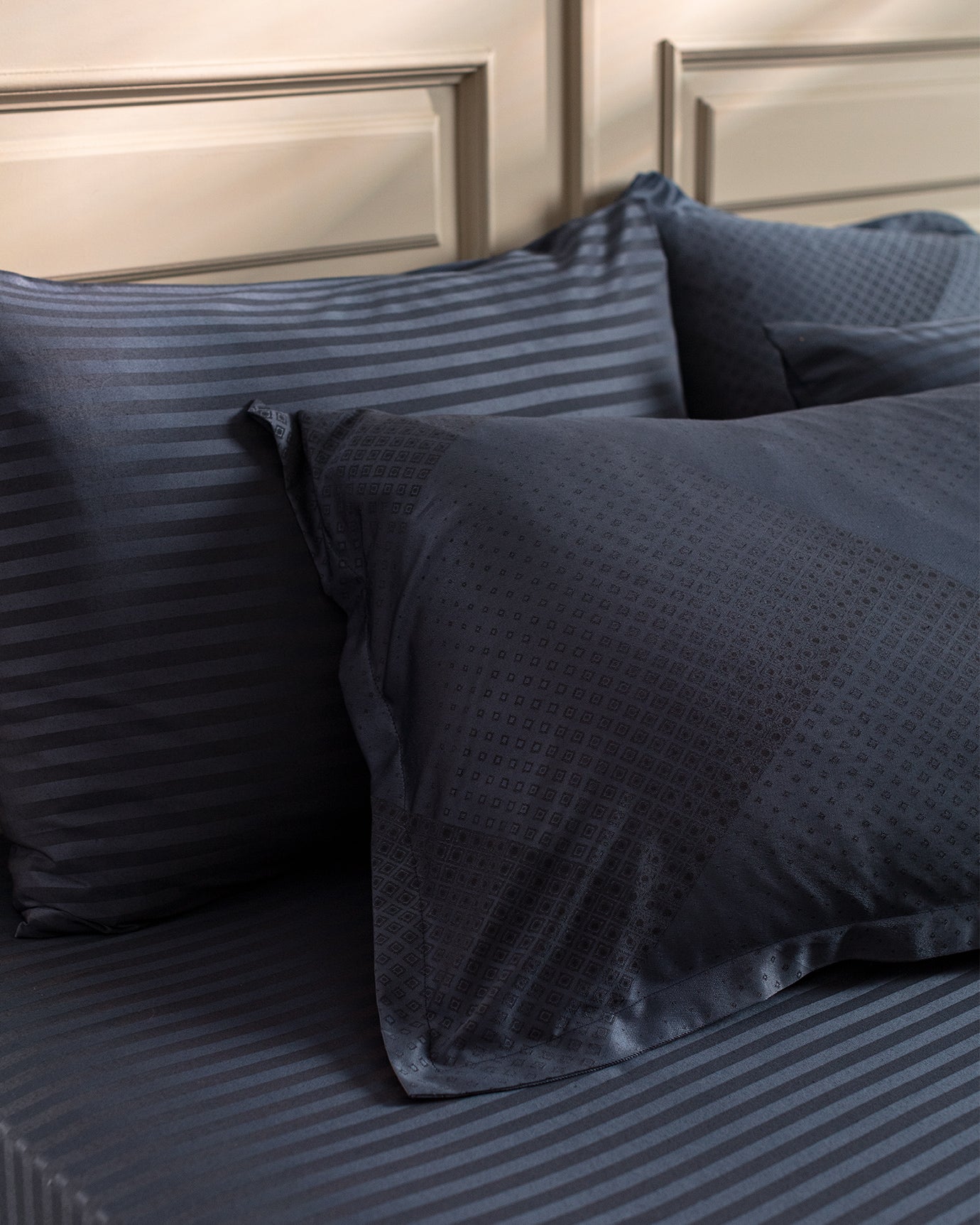 Diyon King Size Duvet Cover Set - Jacquard Satin - Madame Coco JO