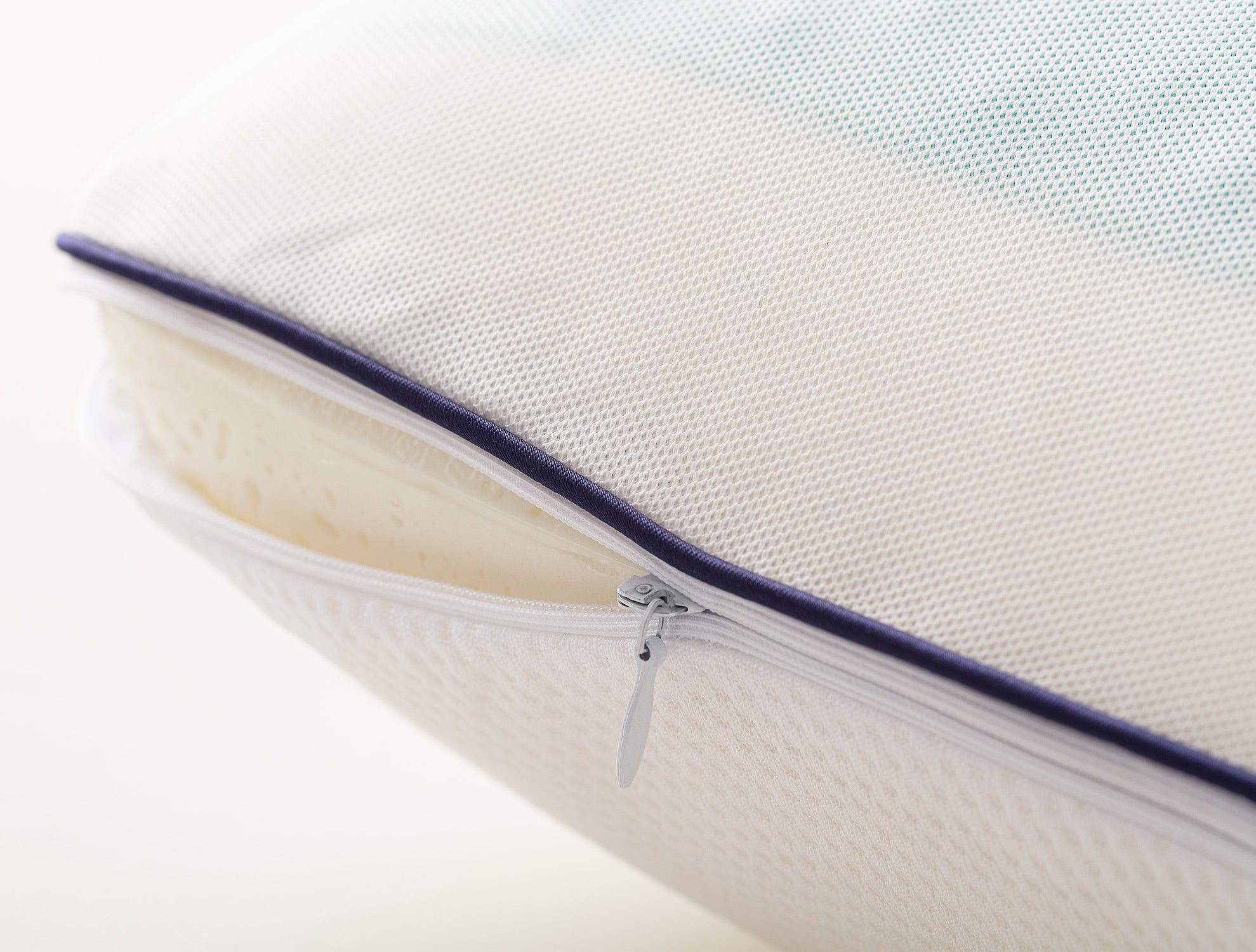 Fuchsia Visco Gel Cooling Pillow - Madame Coco JO