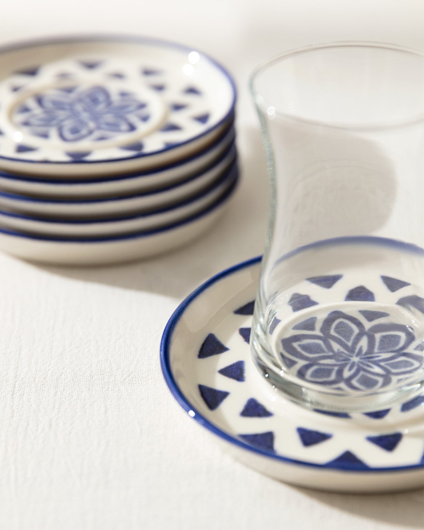Grande Triangle 6-piece Tea Glass Saucer Set - Madame Coco JO