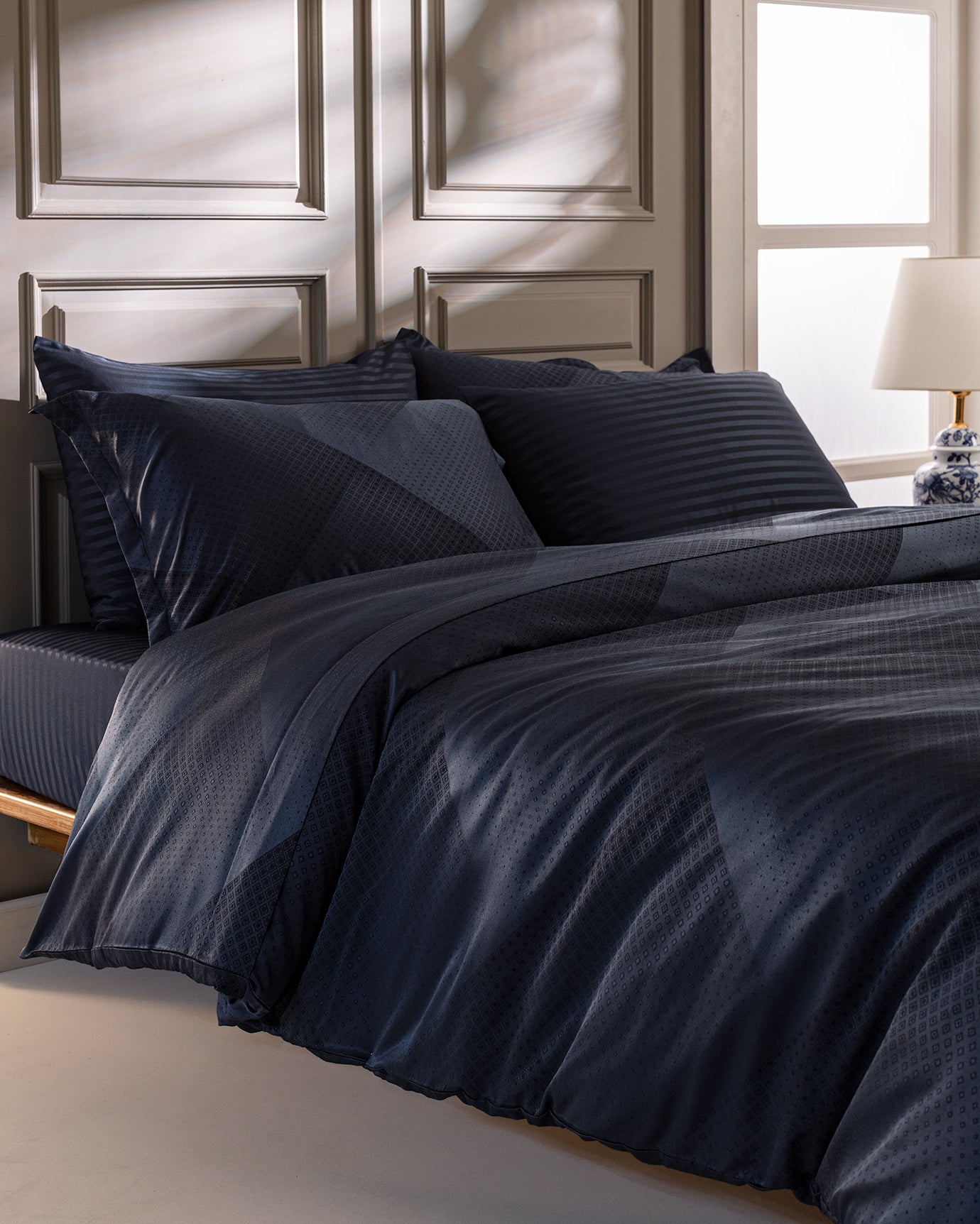 Diyon King Size Duvet Cover Set - Jacquard Satin - Madame Coco JO