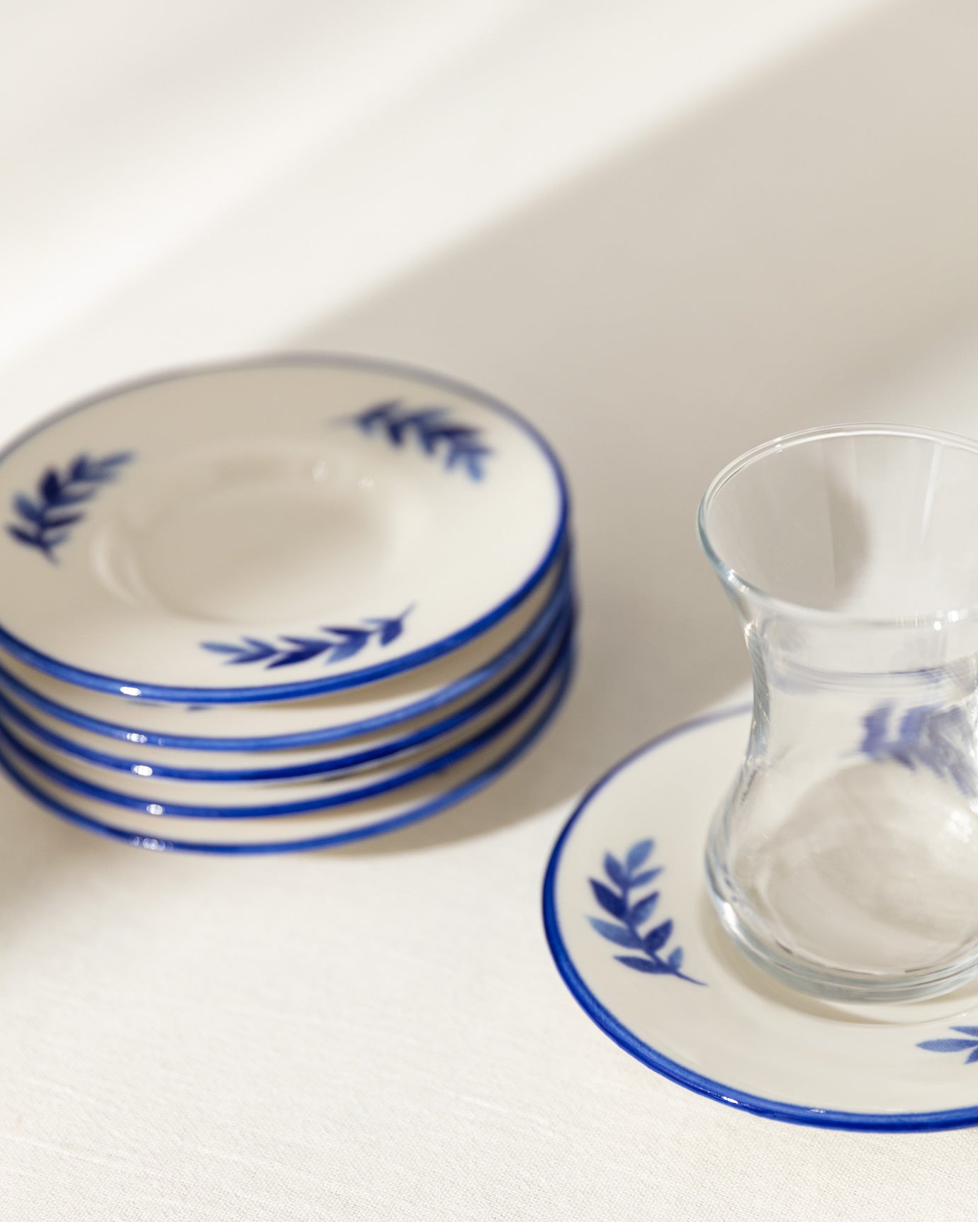 Luxe Feuille 6-piece Tea Glass Saucer Set - Madame Coco JO