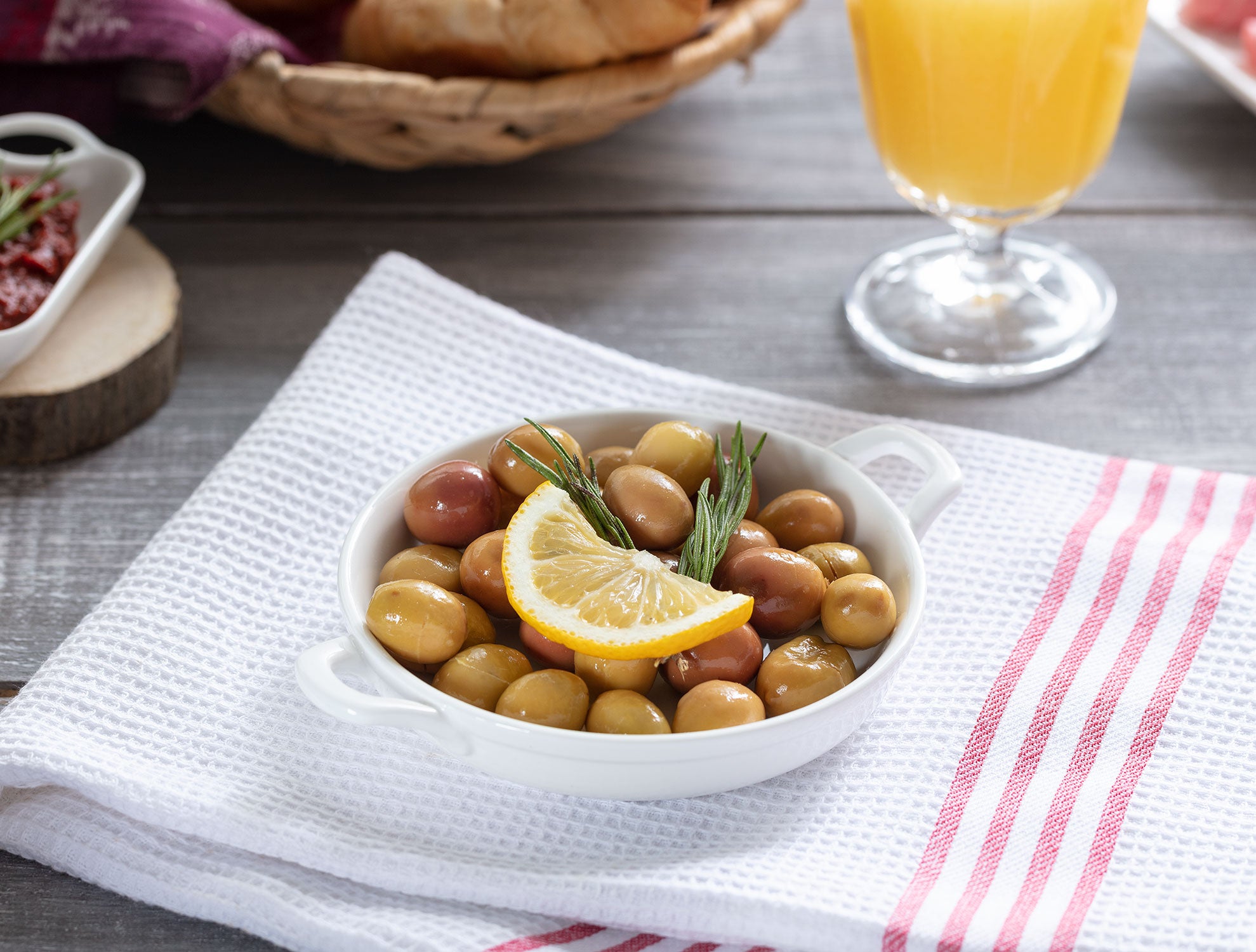 Petit Concept Round Handle Plate - Madame Coco JO