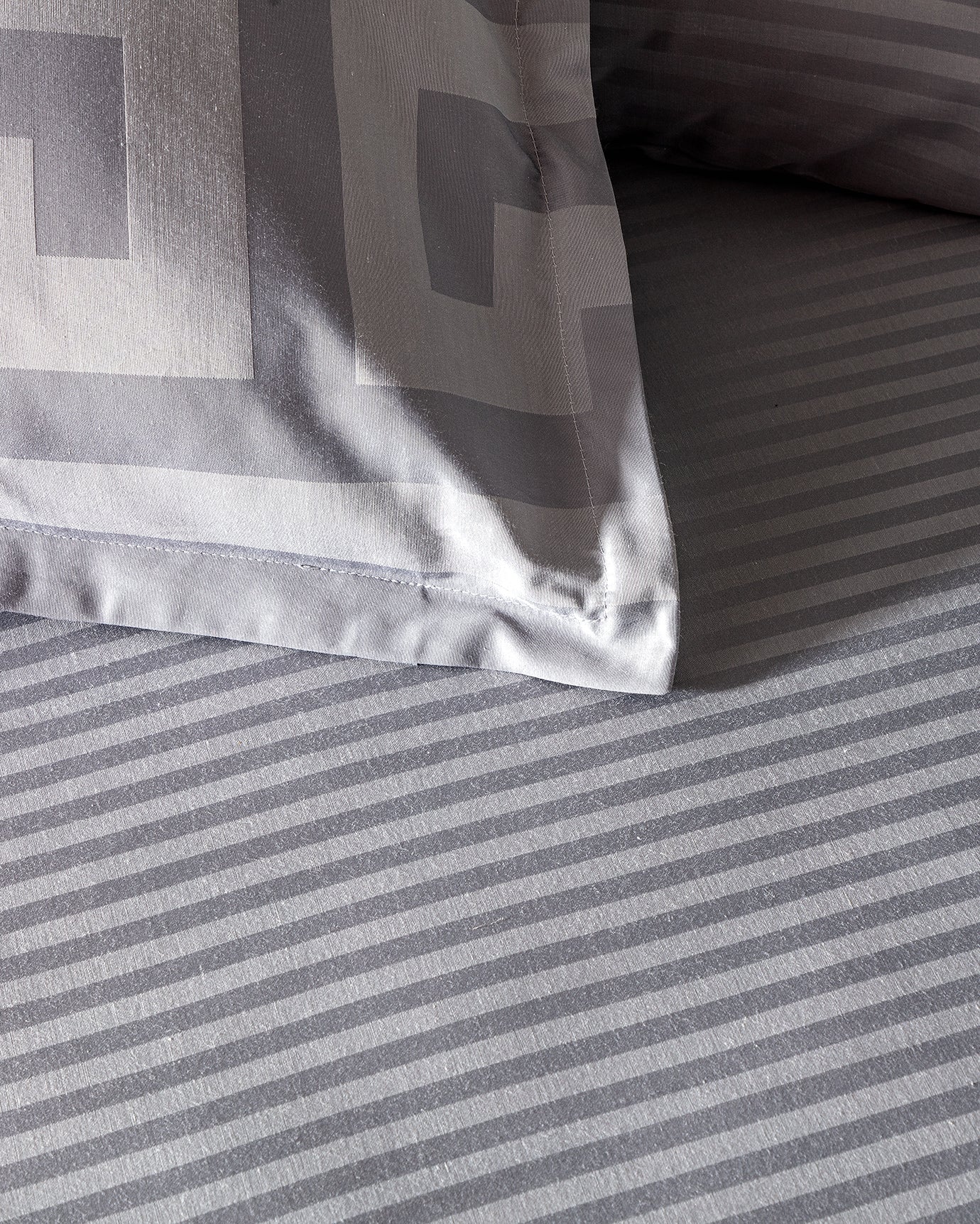 Belda King Size Duvet Cover Set - Jacquard Satin - Madame Coco JO