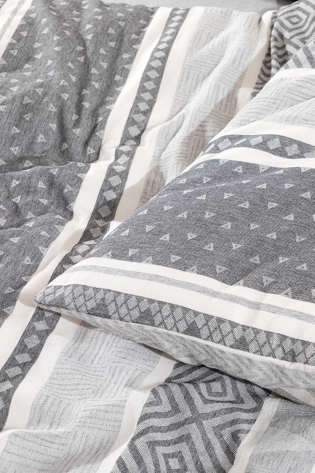 Semnoz Double Size Jacquard Duvet Cover Set - Madame Coco JO