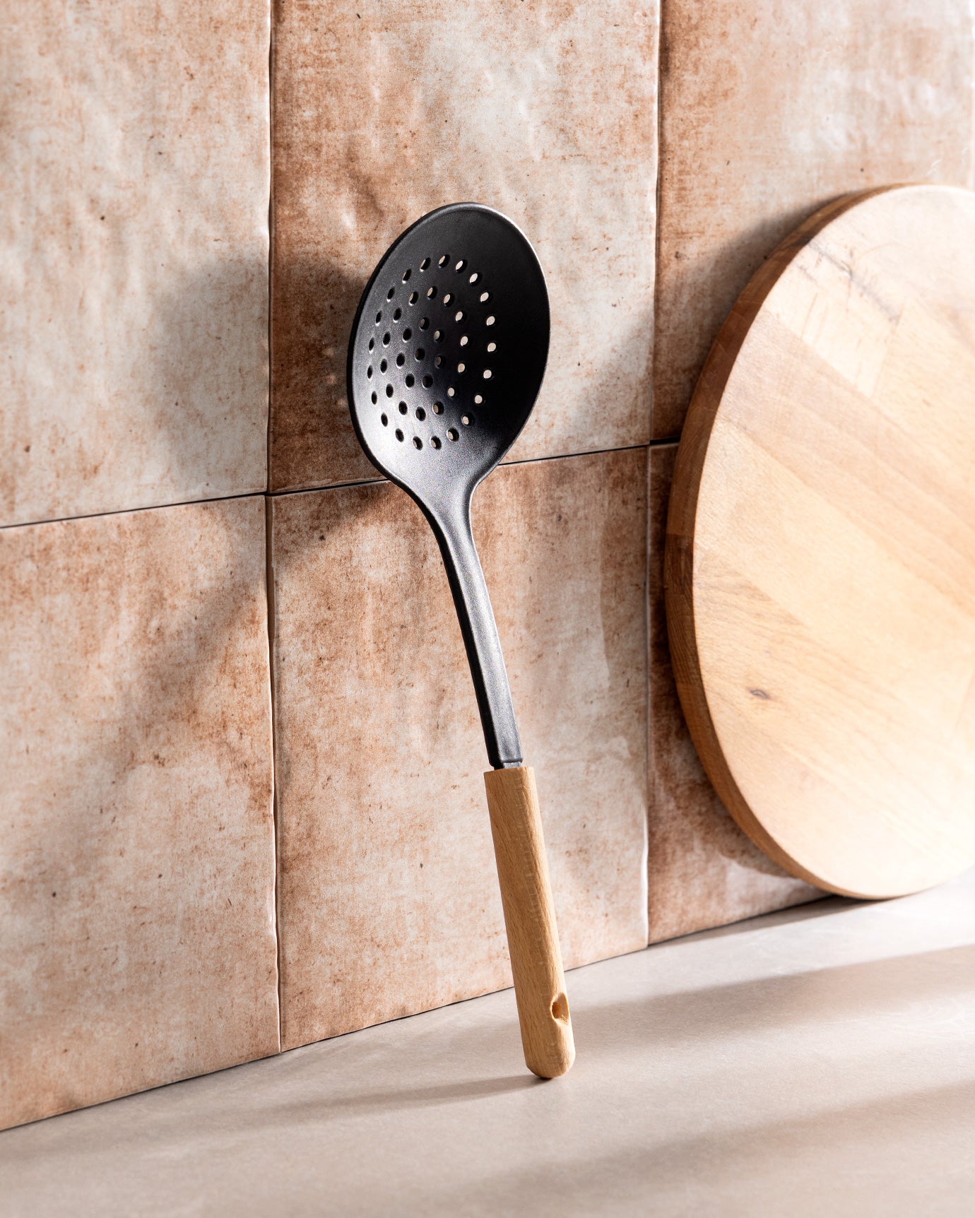 Service Cullender With Wooden Handle - Madame Coco JO
