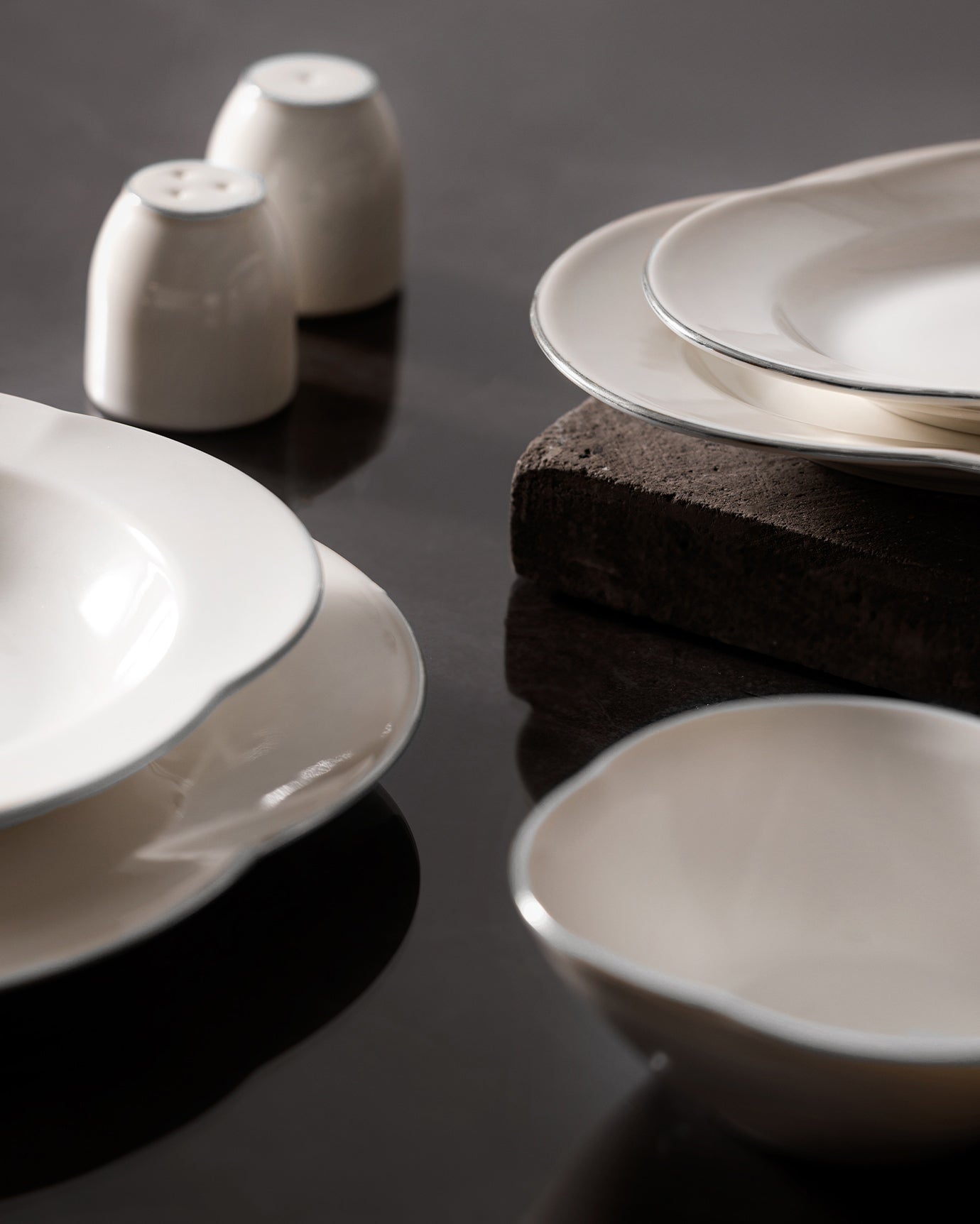 Perle 28 Piece Dinner Set Gold/platinum - Madame Coco JO