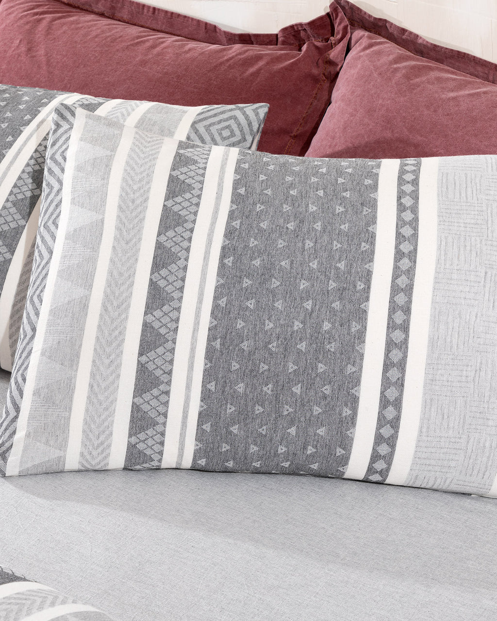 Semnoz King Size Jacquard Duvet Cover Set - Madame Coco JO