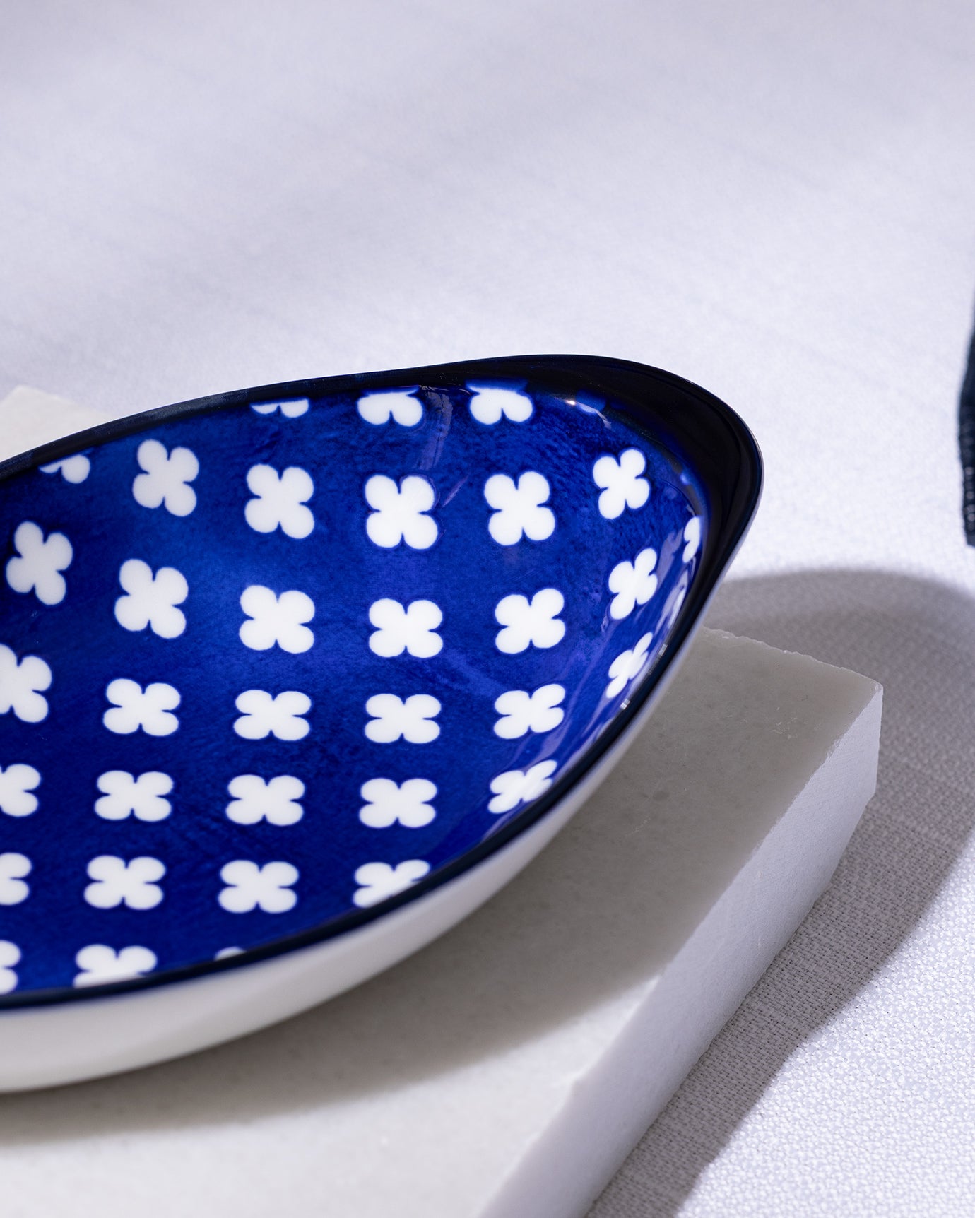 Reve Bleu Raye Oval Plate - Madame Coco JO
