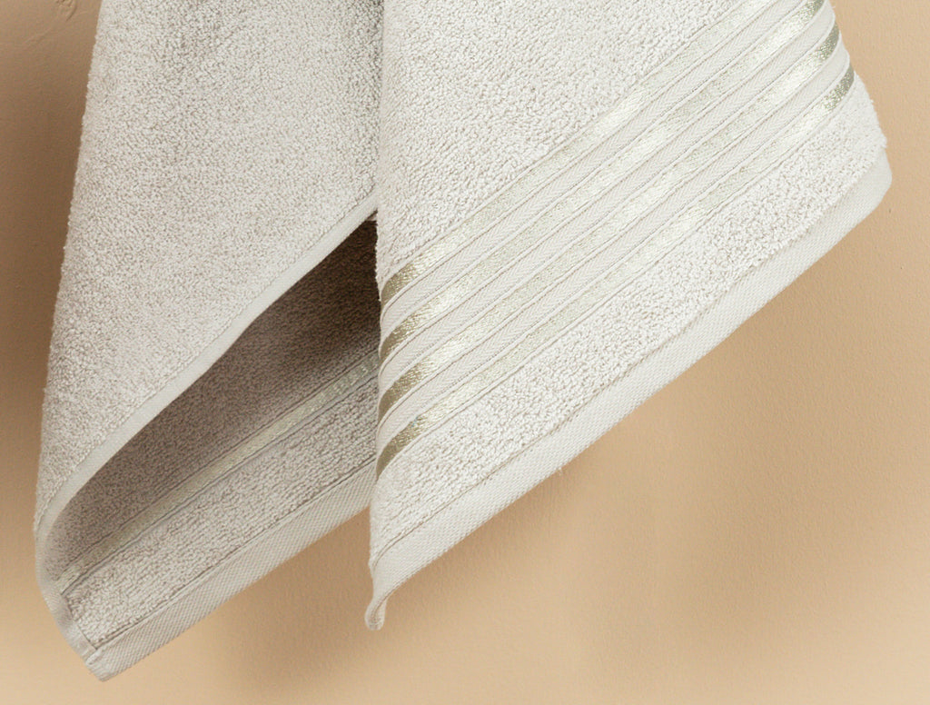 Maynor Flouche Bath Towel - Madame Coco JO