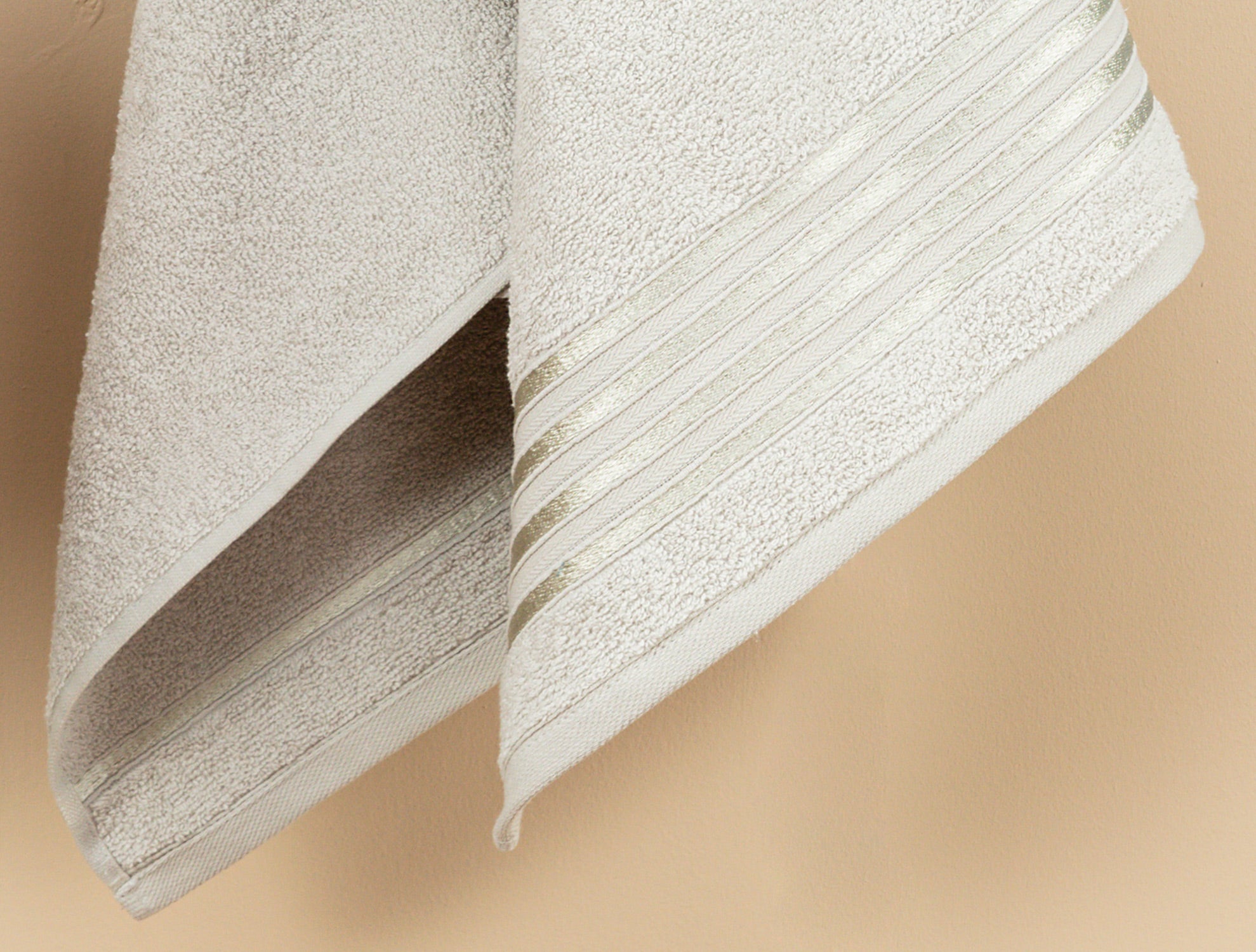 Maynor Flouche Bath Towel - Madame Coco JO