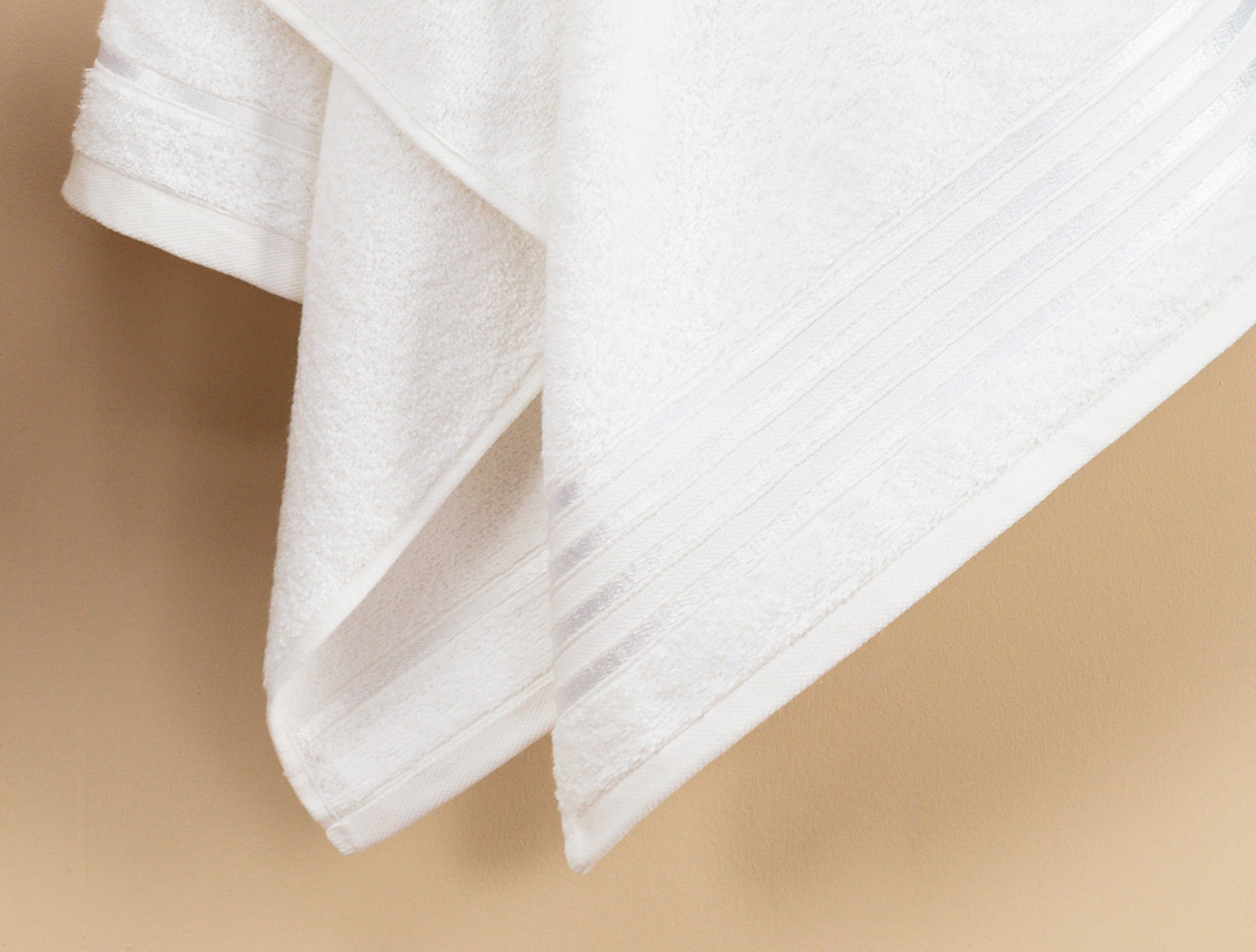 Maynor Flouche Bath Towel - Madame Coco JO