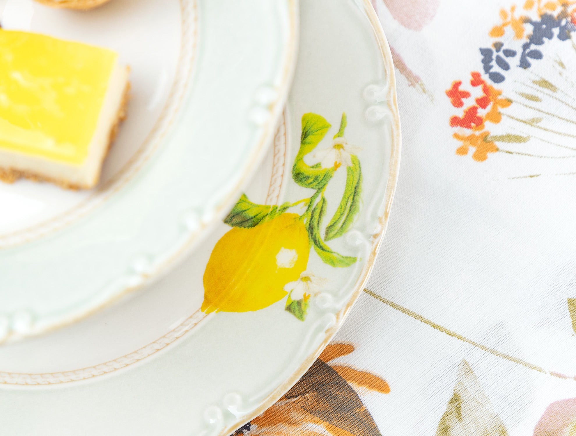 Lemon 2 Layer Cake Stand - Madame Coco JO