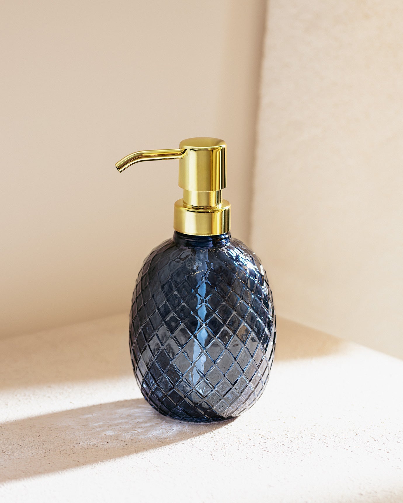 Tracy Layer Soap Dispenser - Madame Coco JO
