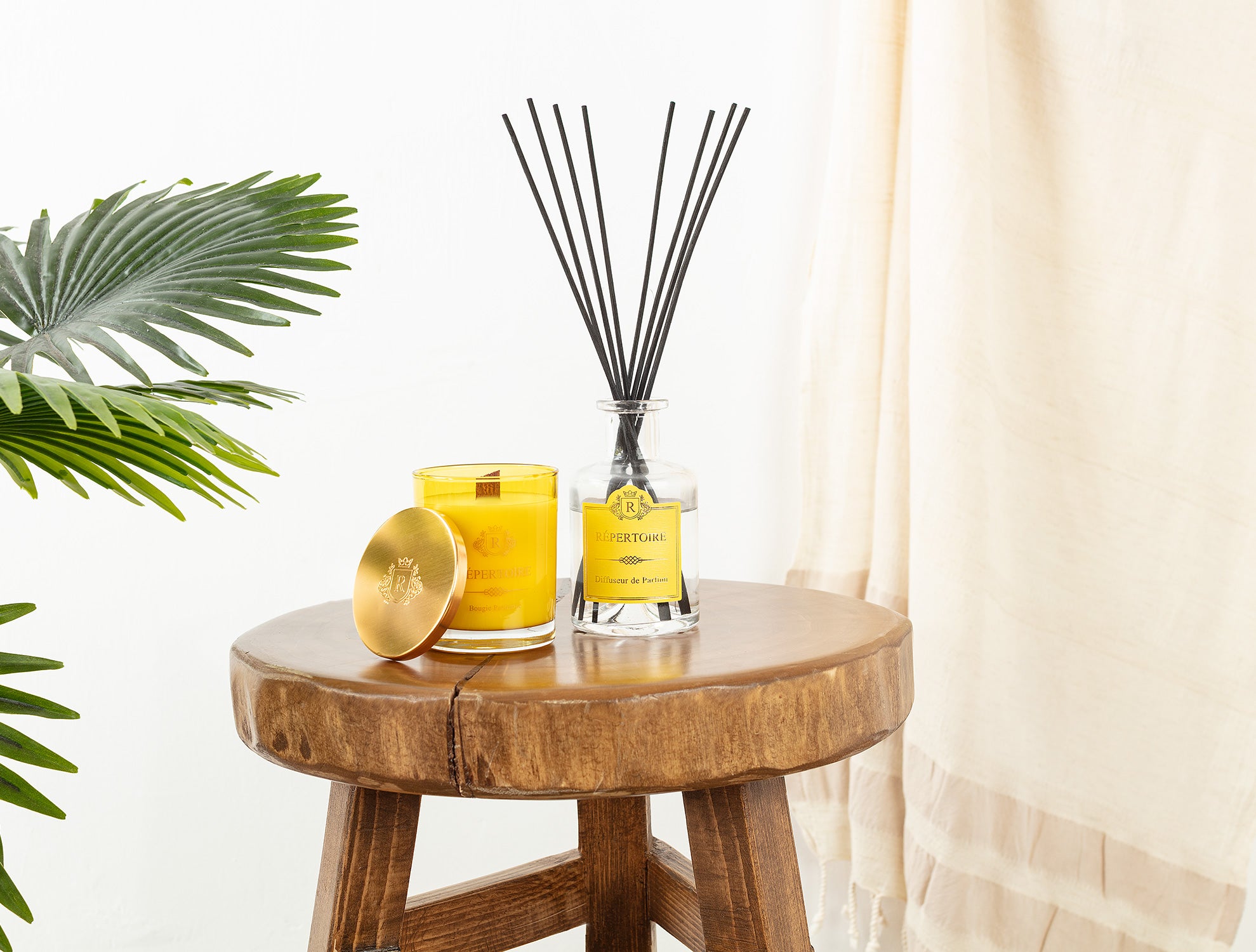 Répertoire Scented Wooden Wick Glass Candle - Madame Coco JO