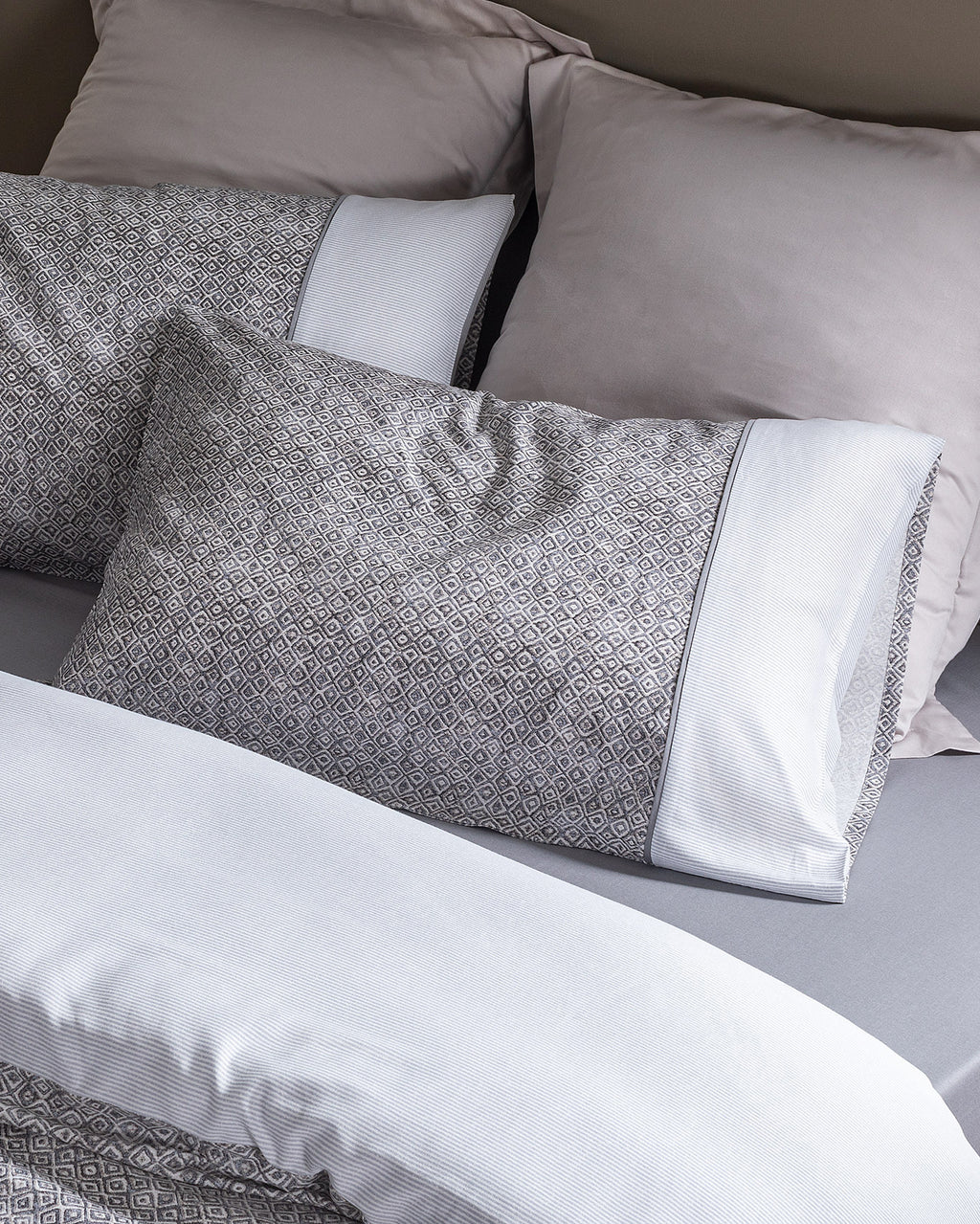 Diane Duvet Cover Set -coco Crep Patterned - Madame Coco JO