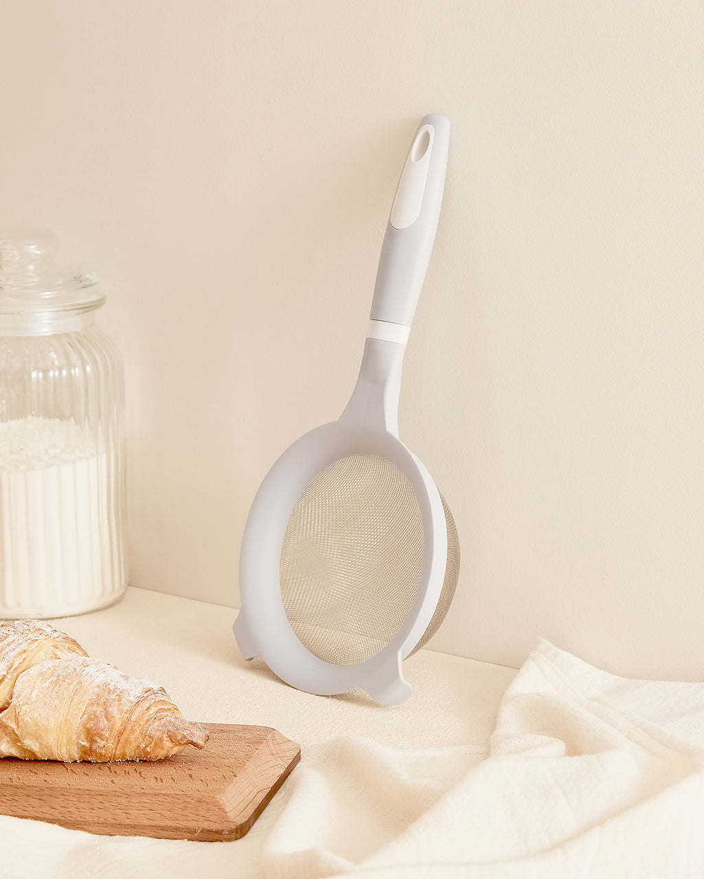 Delphine Strainer With Handle 14.5cm - Madame Coco JO