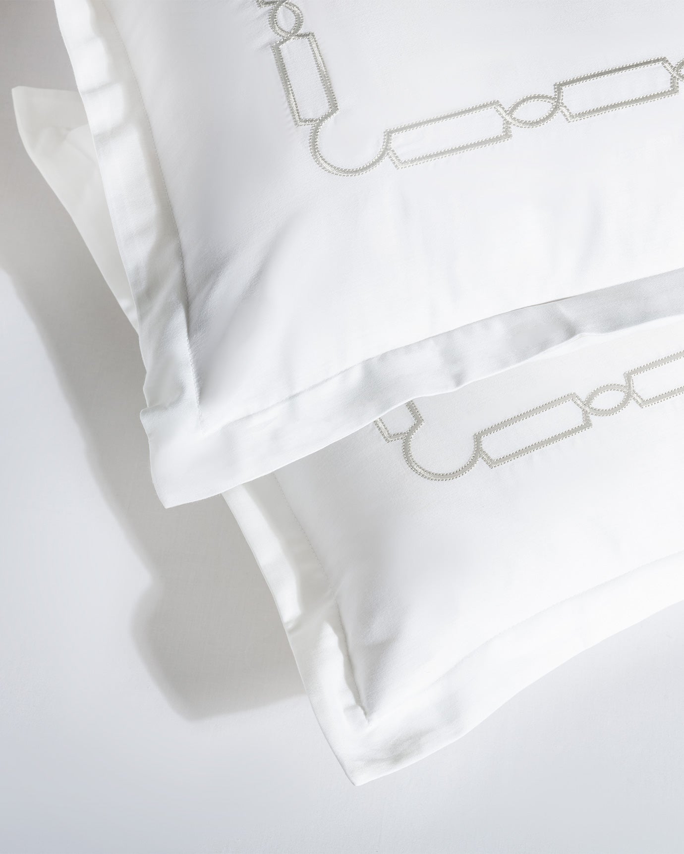 Lis King Size Duvet Cover Set - Embroidered - Satin - Madame Coco JO