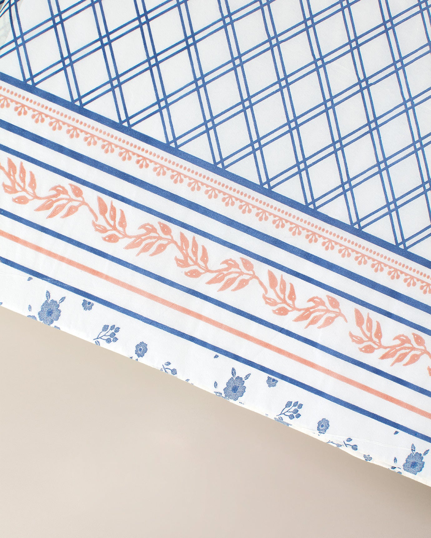 Hilaire Disposable Tablecloth - Madame Coco JO